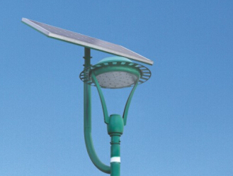 太陽能庭院燈的功率輸出由什么決定的？