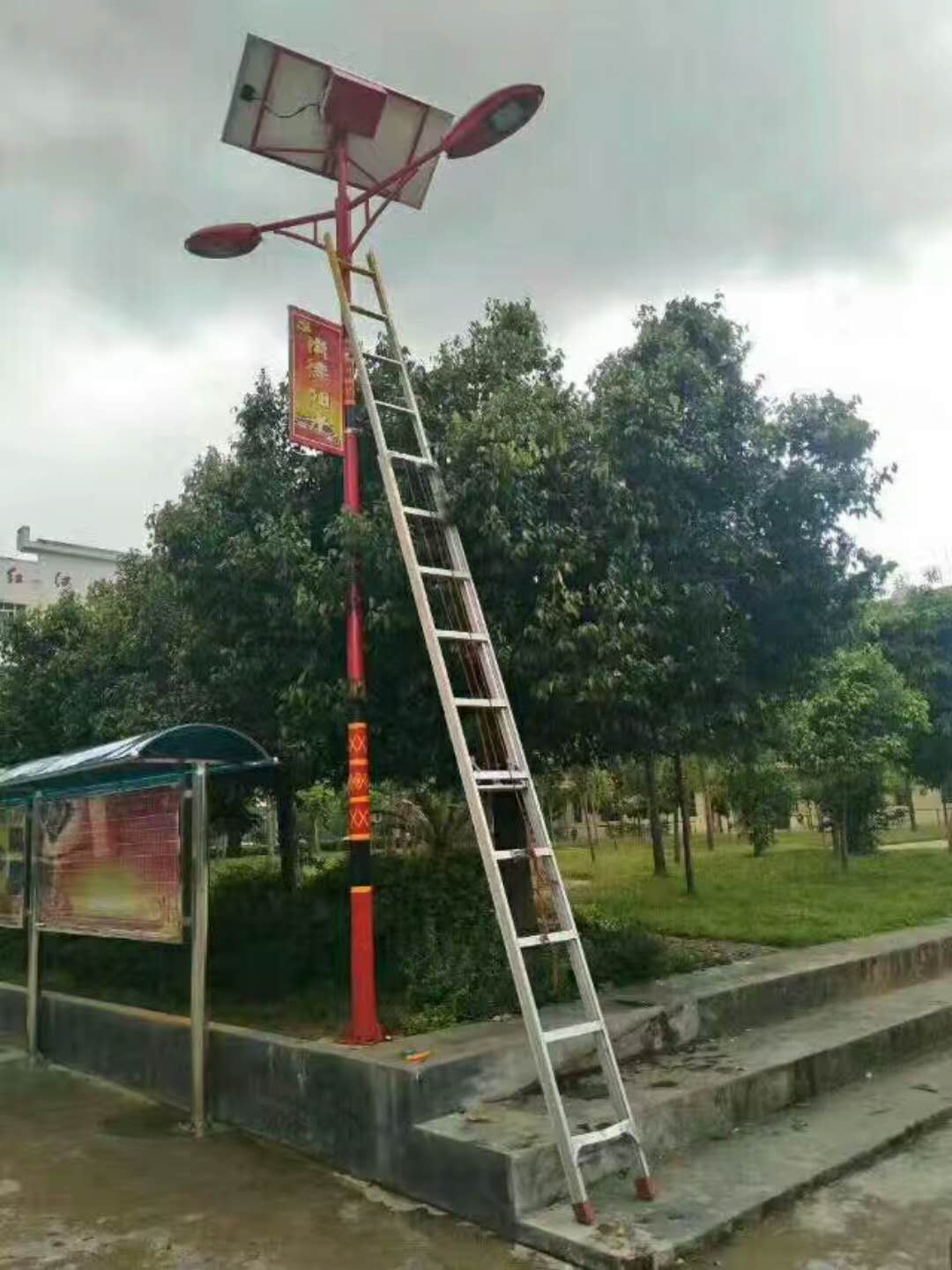【華可工程】云南普洱88套民族特色太陽(yáng)能路燈項(xiàng)目完工！